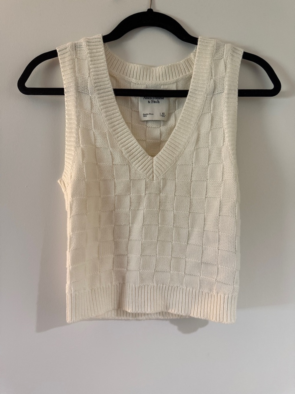 Abercrombie & Fitch Ivory Textured V-Neck Sweater Vest